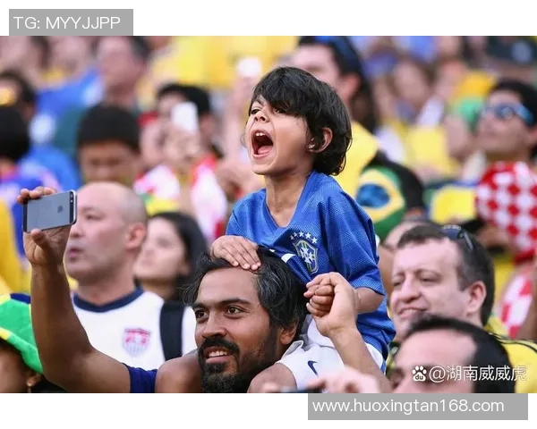 足球明星意外失手引发冲突事件引发媒体热议与球迷关注