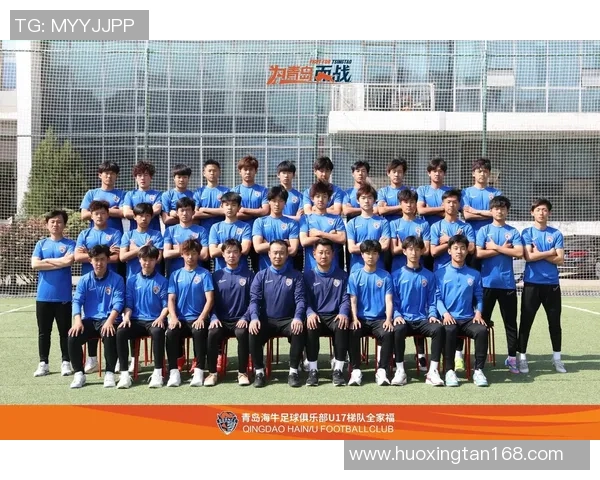 足球明星与粉丝亲密互动活动盛大举行共同分享足球梦想与激情